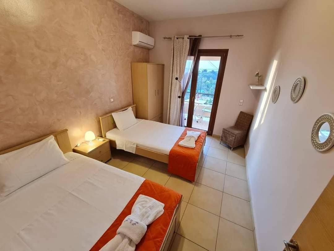 Loukia'S Studios And Apartments Paramonas  Esterno foto